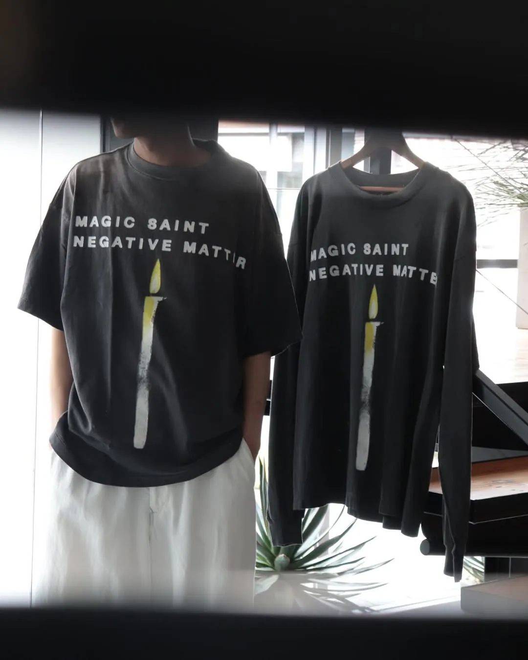 SAINT Mxxxxxx CANDLE SS TEE/BLK Slogan candle distressed TEE Little angel short sleeves on the back Washed in black S-XL Same as the original version Cylindrical side seam OE yarn fabric Garment dyeing Fade in heavy washes Fade with horse plaster on the bust Correct version matching Original version accessories Original level printing restoration
